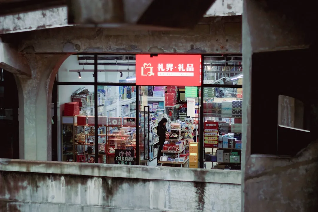 广安停车场道闸控制器技术升级，车牌识别效率显著提升