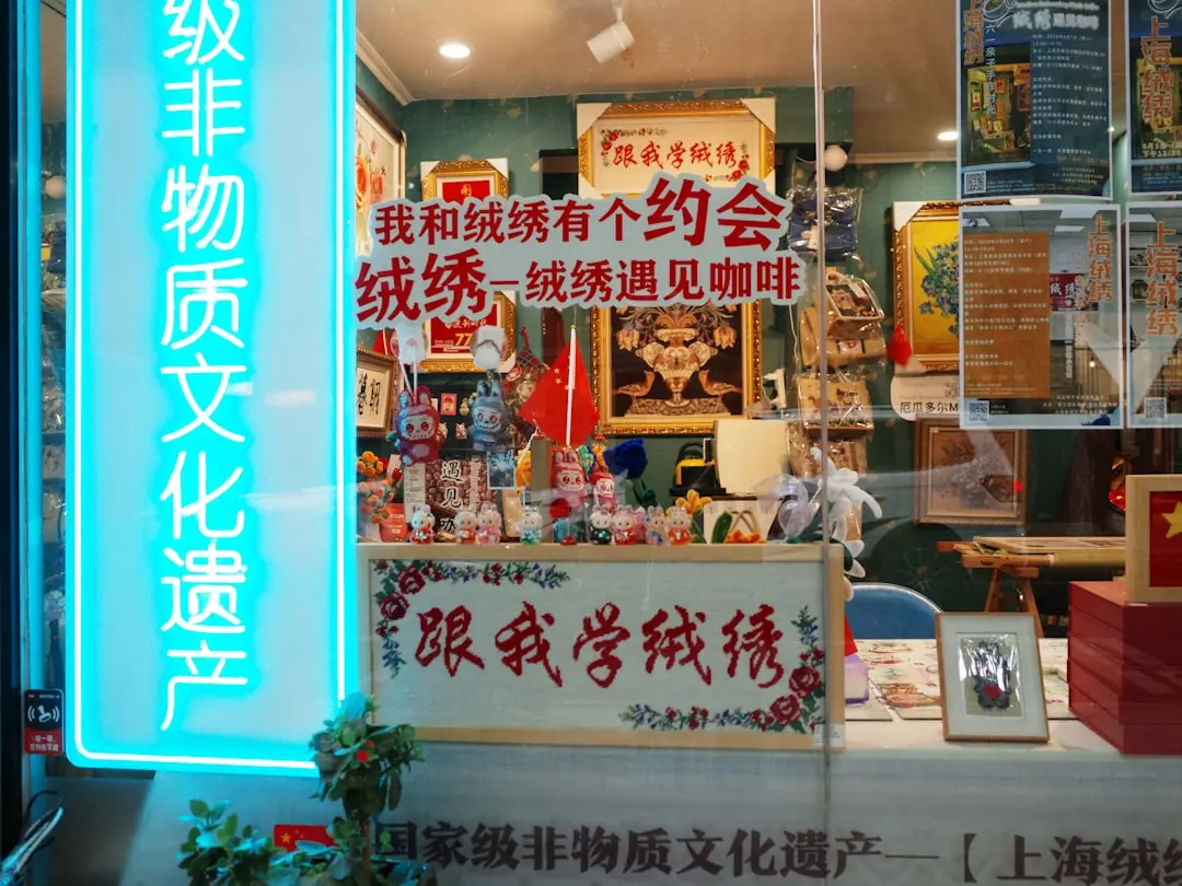 四川地区智慧停车设备选型对比：车牌识别与车位检测器性能分析