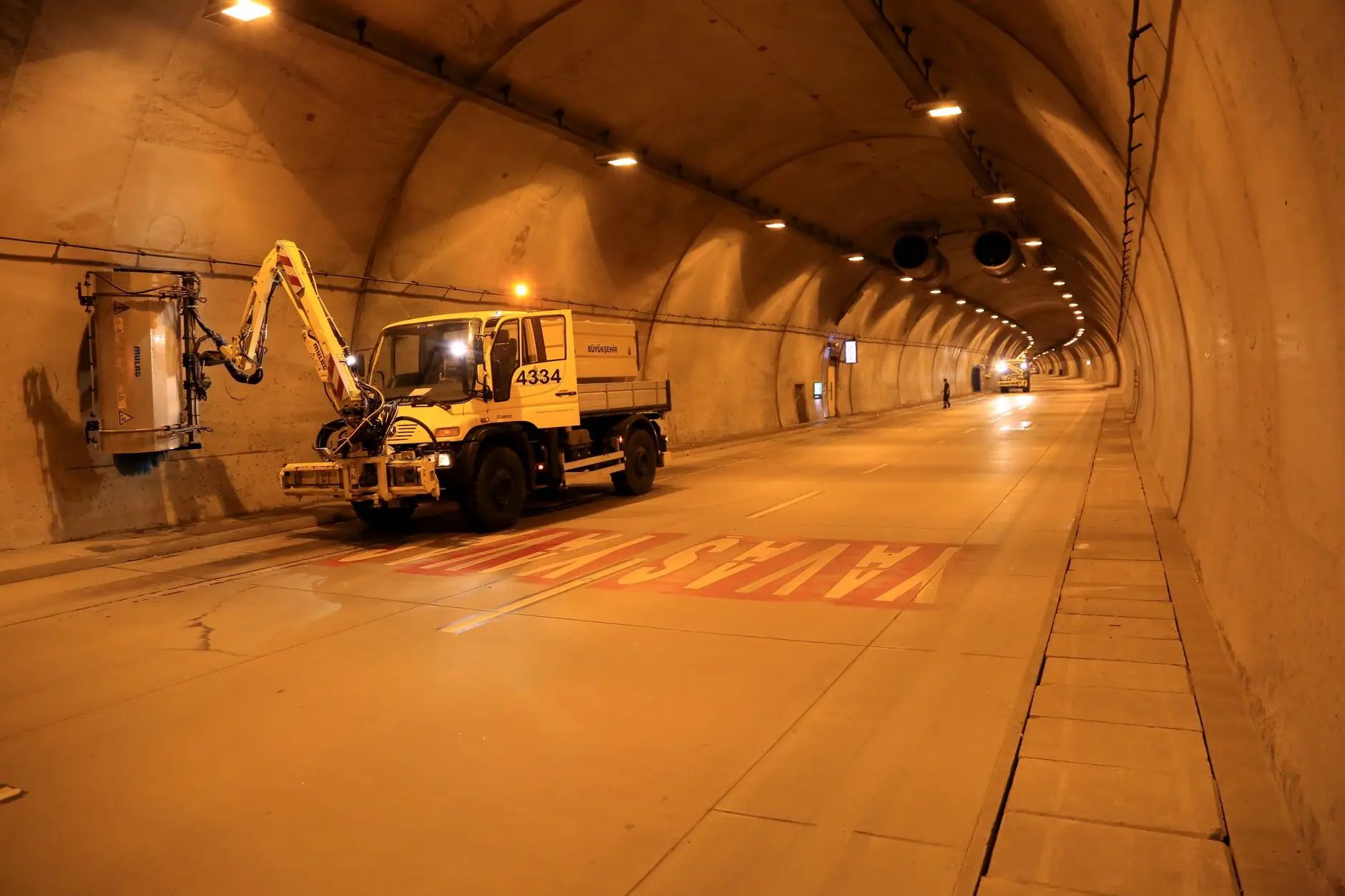 四川停车场车牌识别系统升级趋势与道闸控制器选型指南